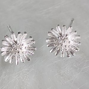 💚💎925 Sterling Sterling 925 Silver Cute Daisy Stud earring set